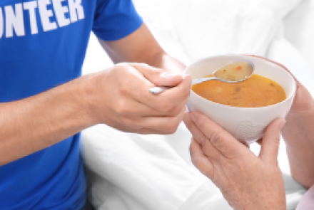 Volunteer at mealtime with patient